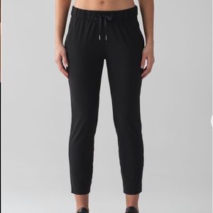 Lululemon On The Fly Black Pant *Woven 28